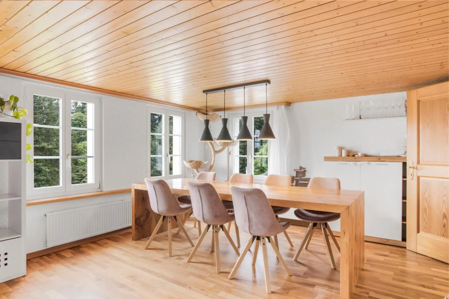 Casa unifamiliare ristrutturata con giardino - Foto 3 di 13