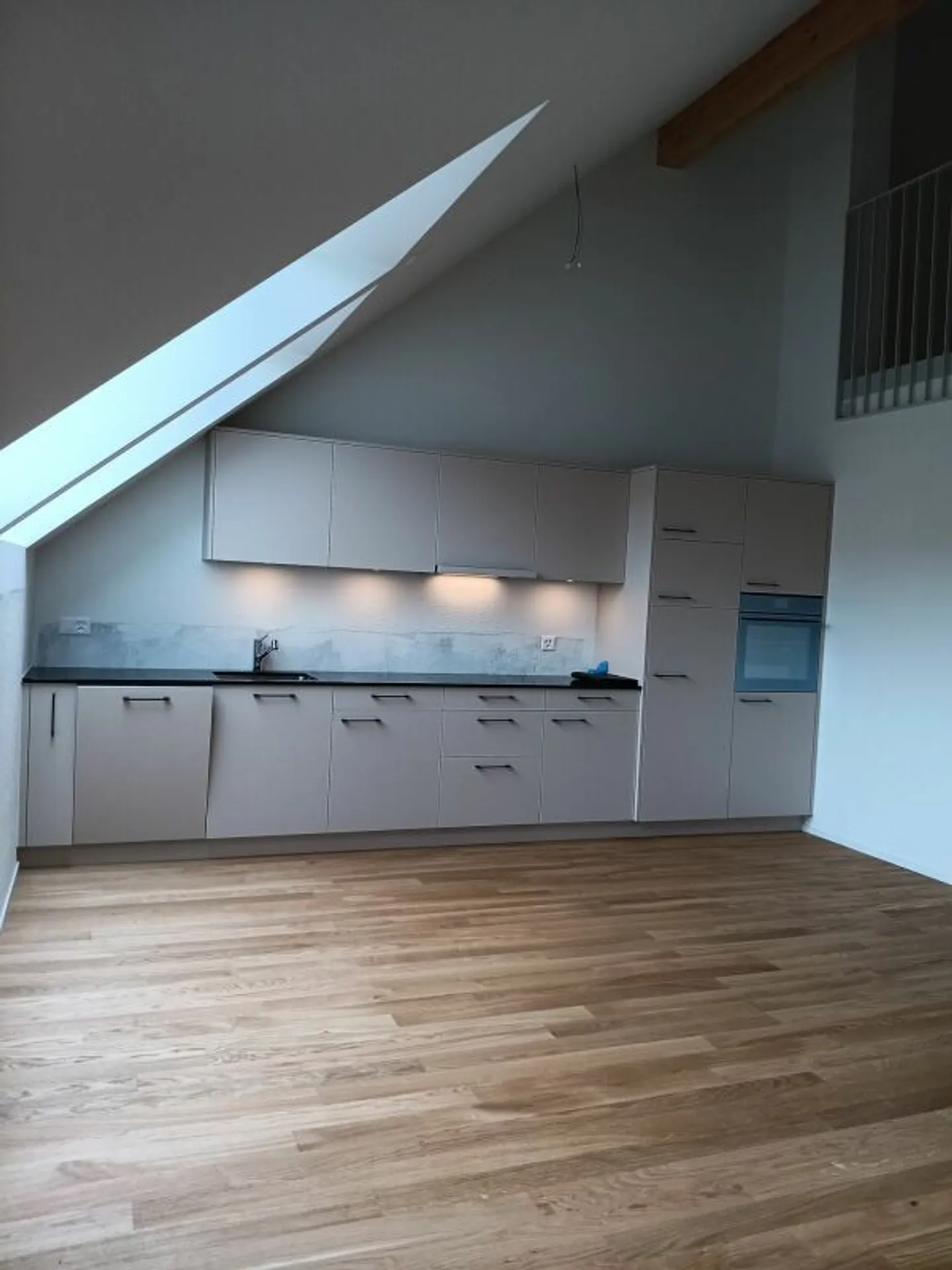 Cozy 2.5-room attic apartment with gallery in the new development "Hübsche Mätteli" in a quiet and central location - Photo 3 of 15
