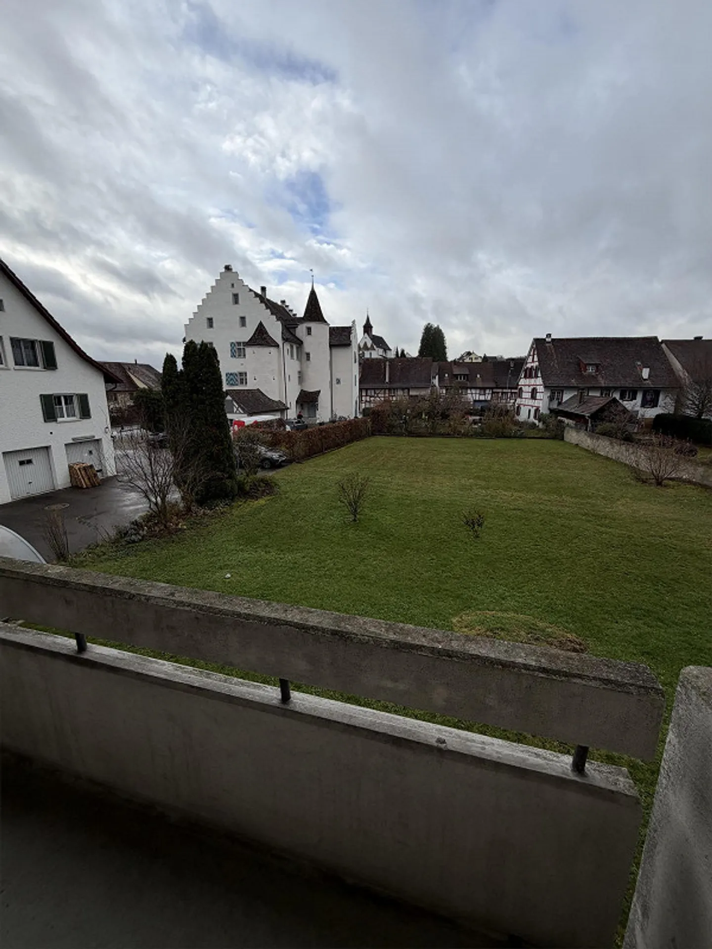 Vivre avec une vue : Appartement 4 pièces à Rheinau avec balcon - Photo 1 sur 7