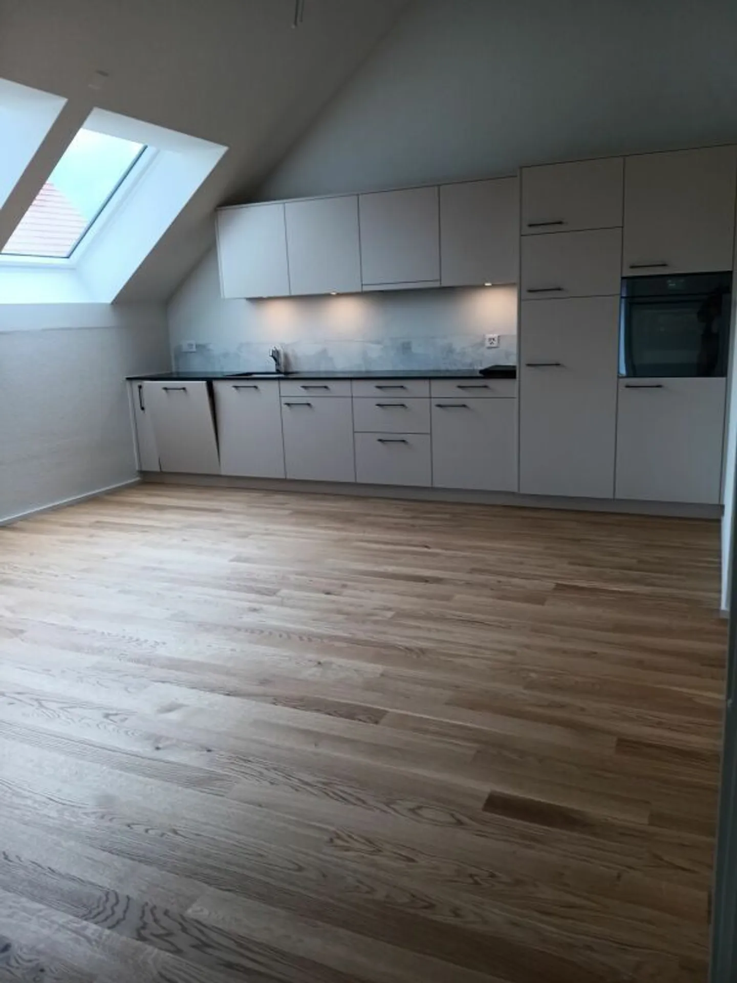 Cozy 2.5-room attic apartment with gallery in the new development "Hübsche Mätteli" in a quiet and central location - Photo 2 of 15