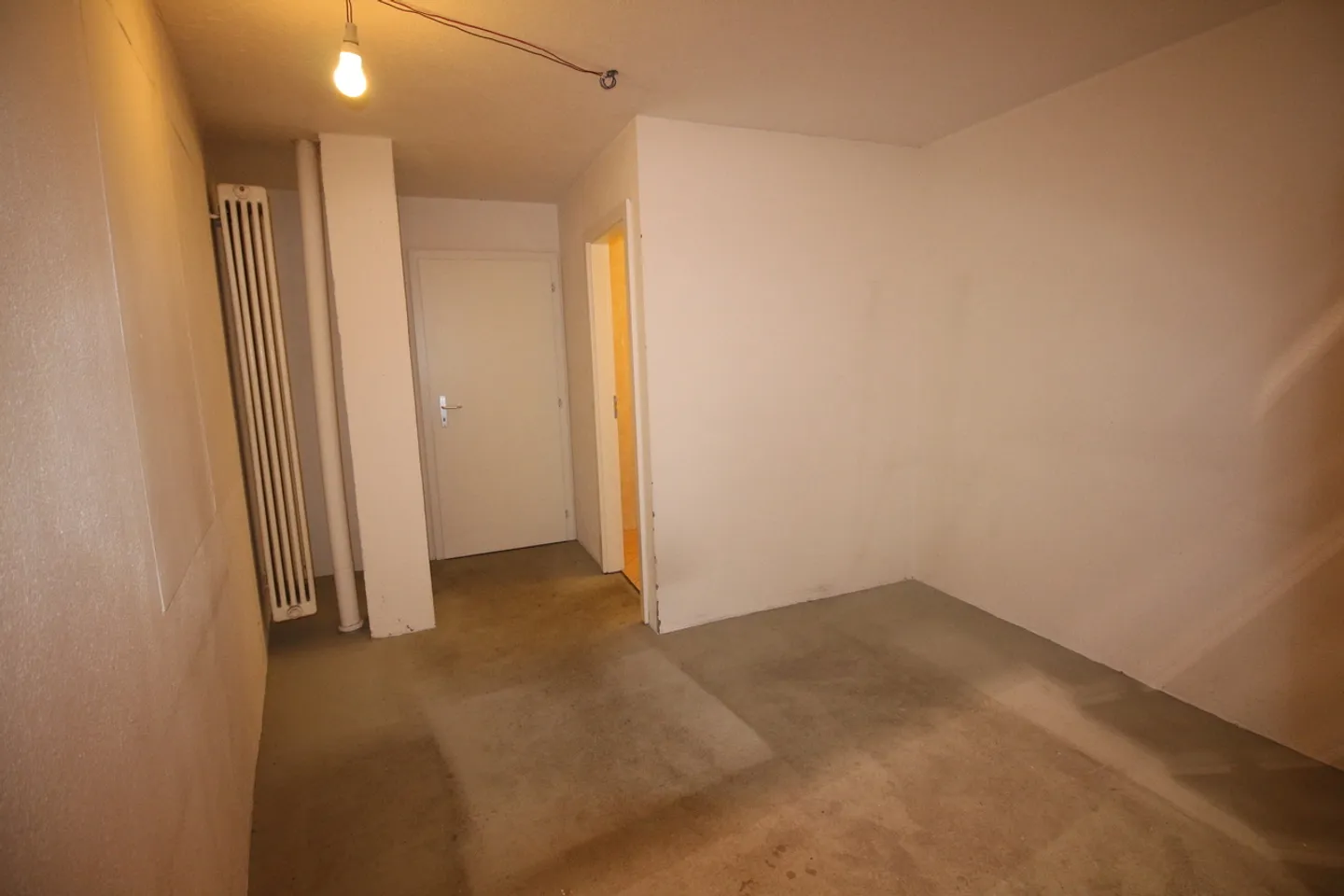 Gewerbefläche mit Straßenblick - Foto 12 von 20