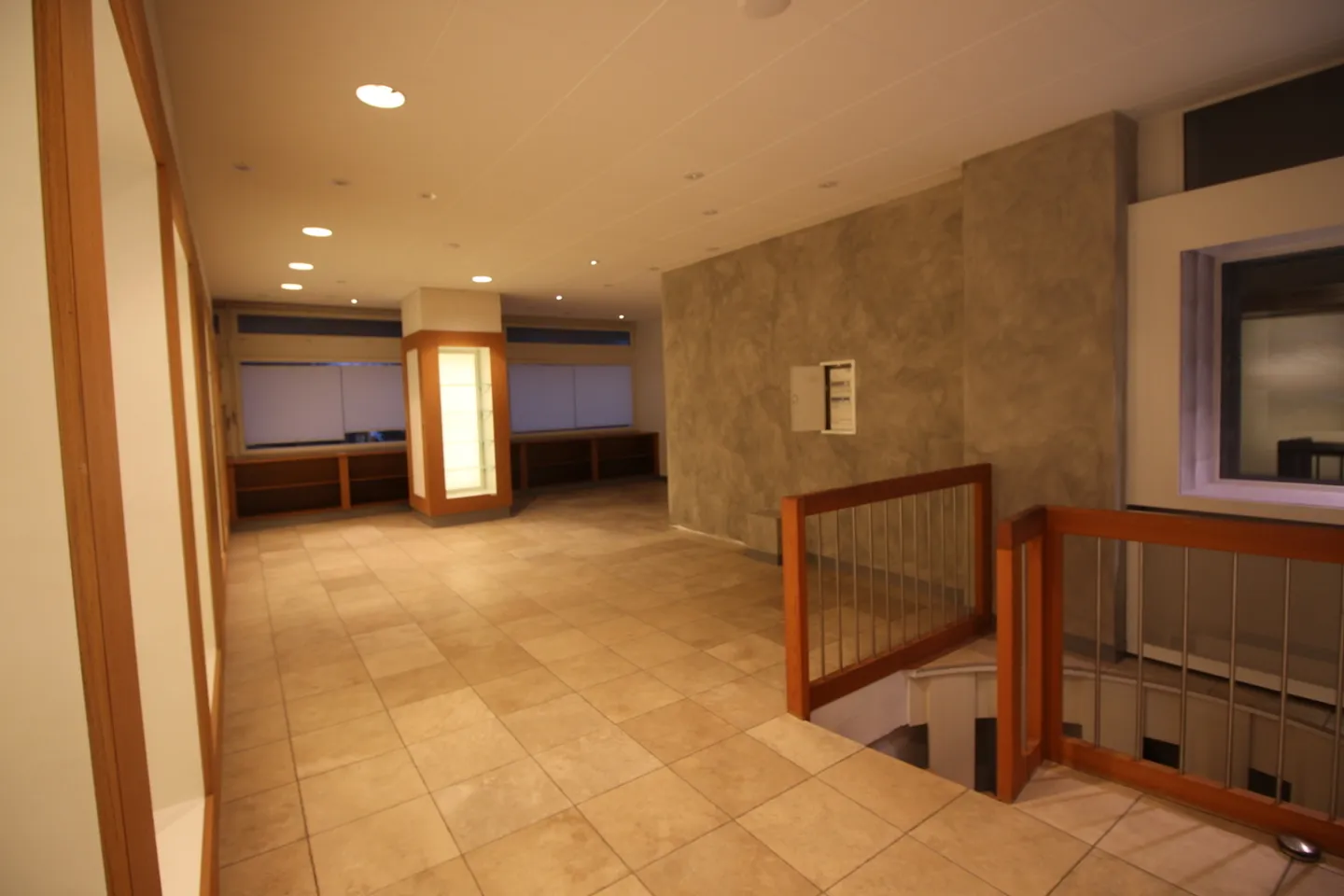 Gewerbefläche mit Straßenblick - Foto 16 von 20