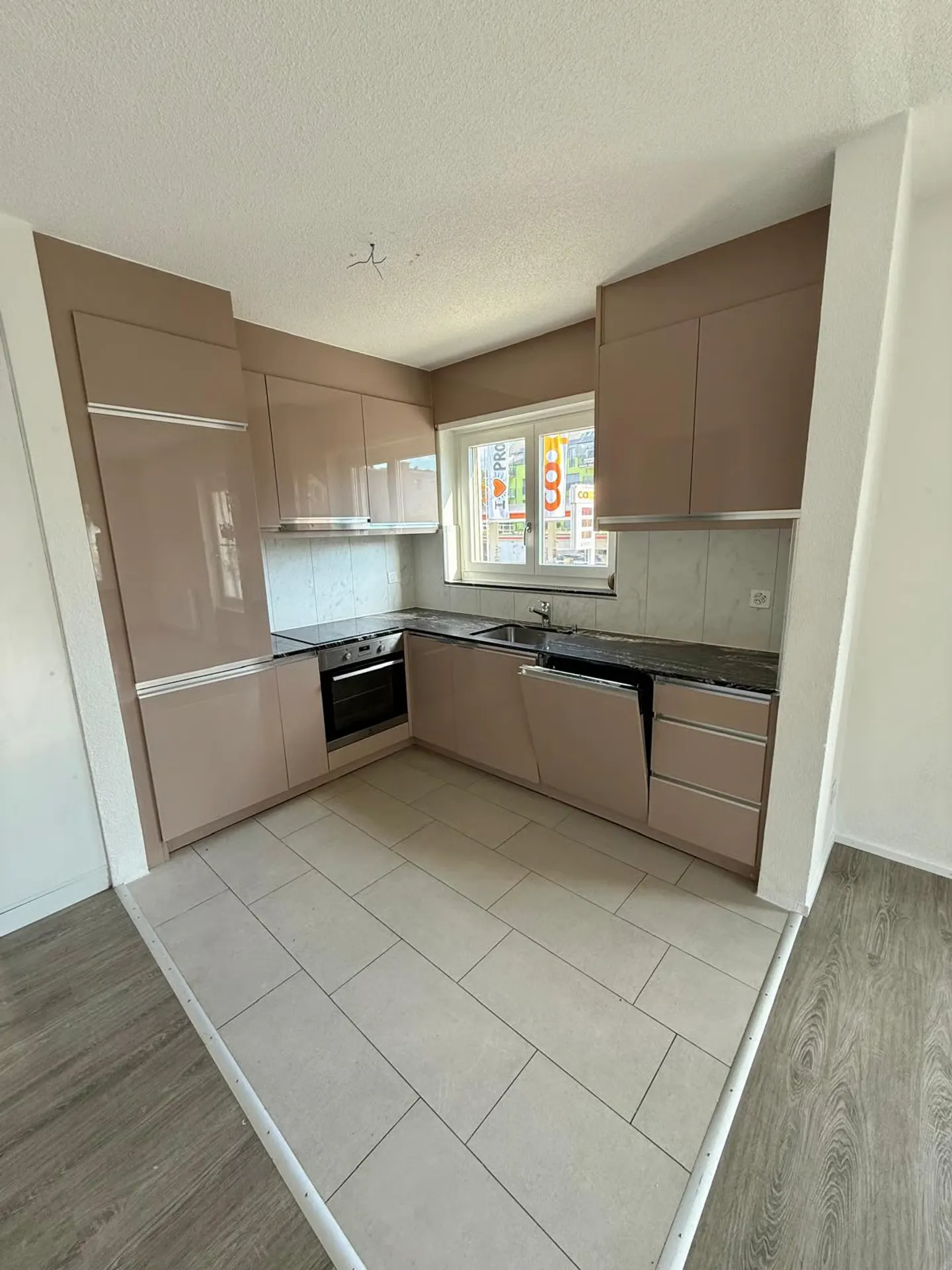 Modern 3-room apartment in Madretsch - Photo 2 of 6