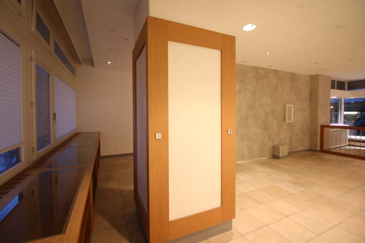 Gewerbefläche mit Straßenblick - Foto 15 von 20