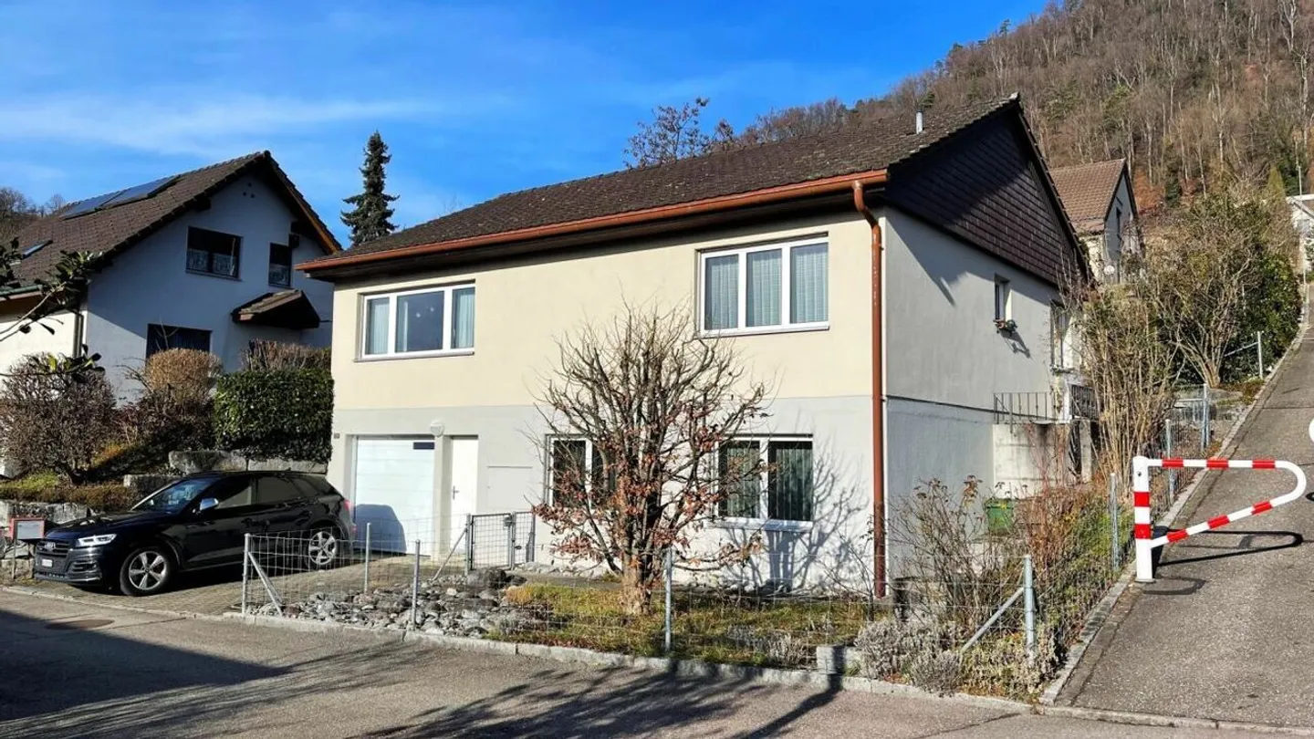 Detached single-family house with beautiful garden - Photo 1 of 12