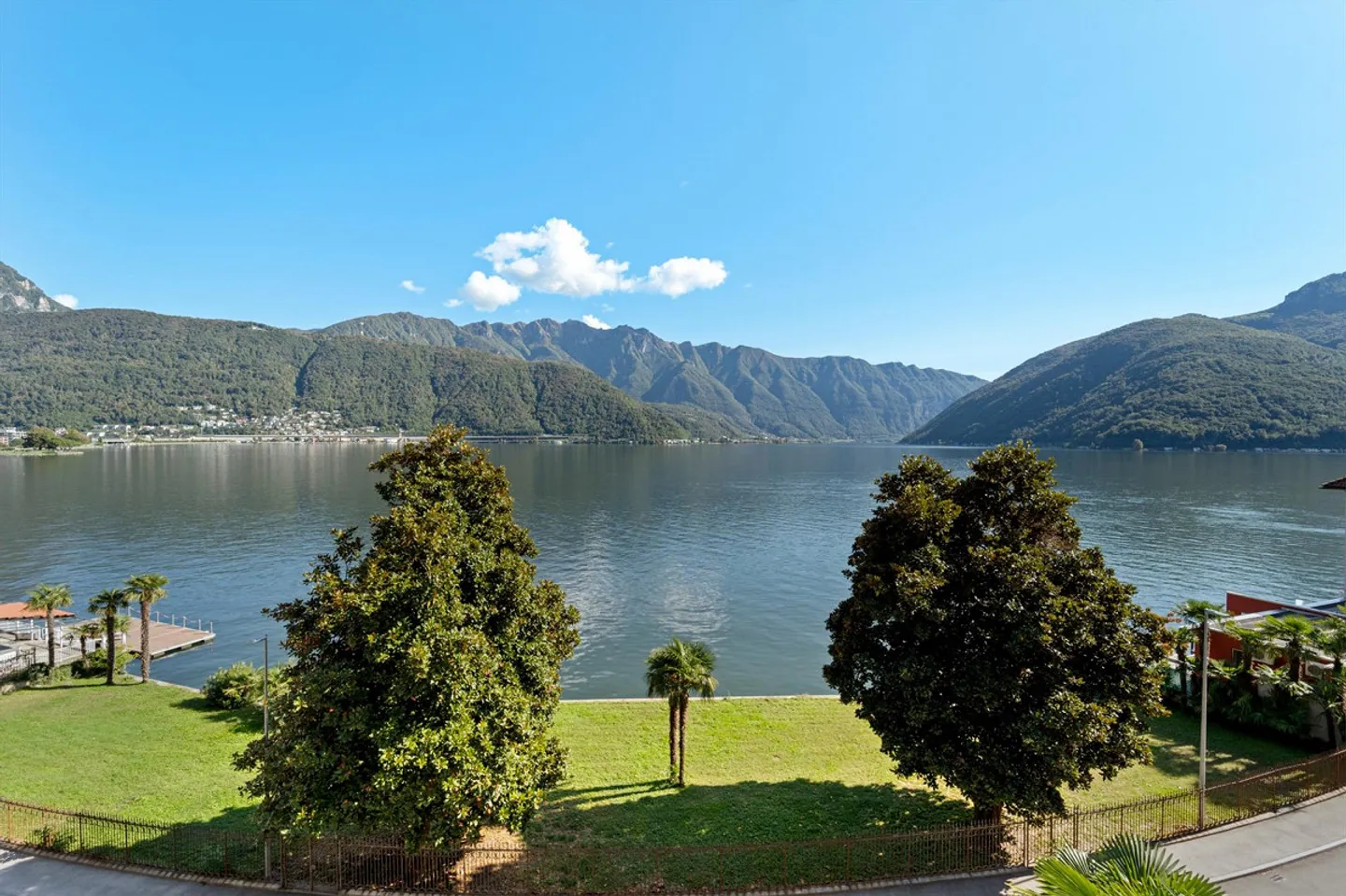 attico con vista lago panoramica e terrazza sul tetto in proprietà - Foto 10 di 10
