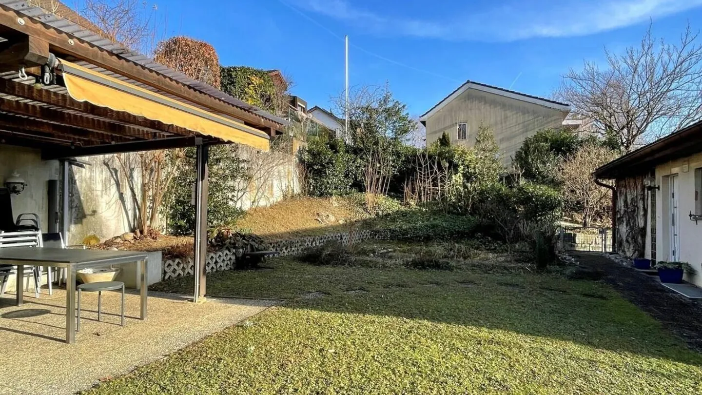 Detached single-family house with beautiful garden - Photo 3 of 12