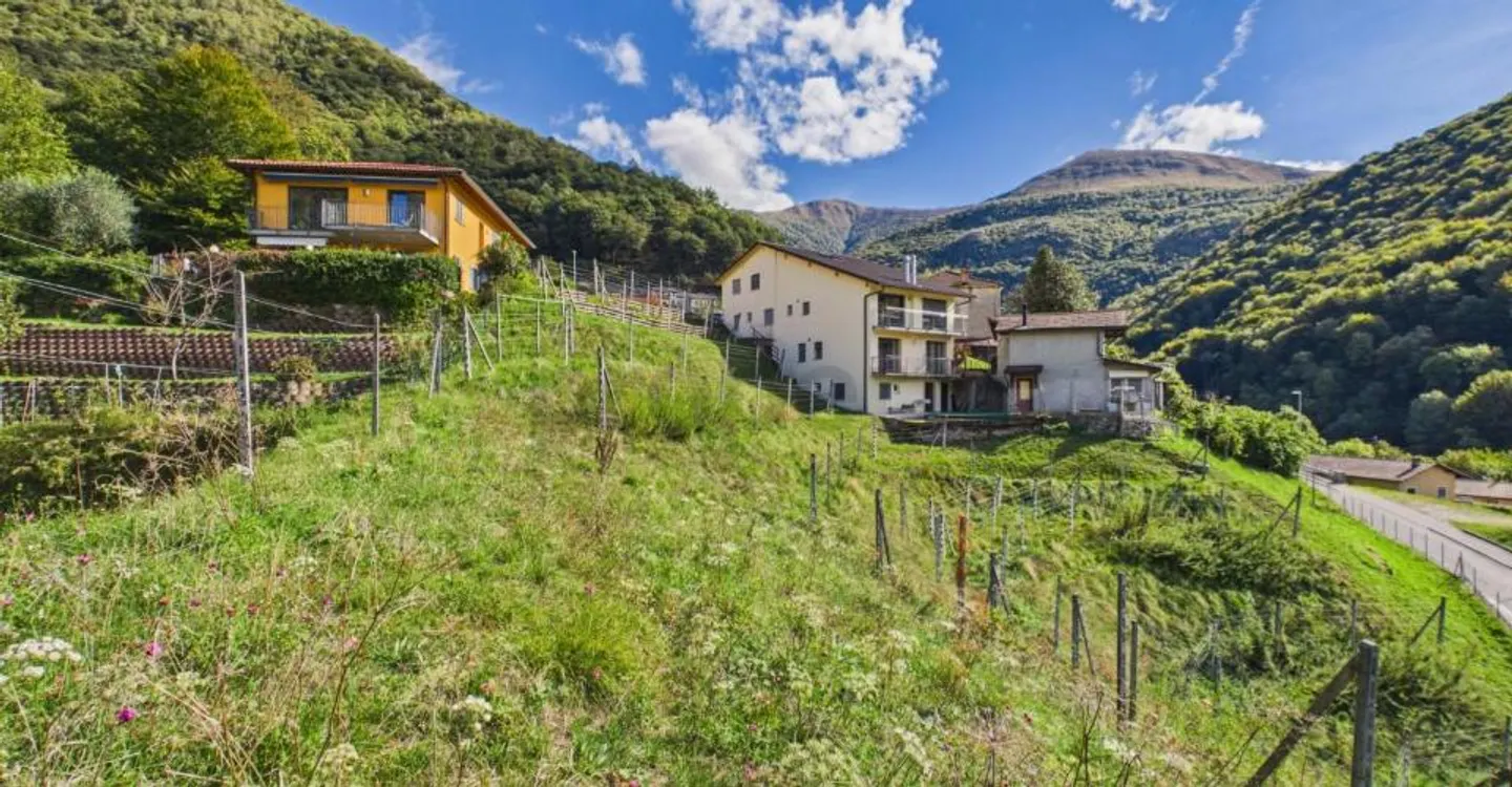 Terrain constructible à Monteceneri - Photo 1 sur 8