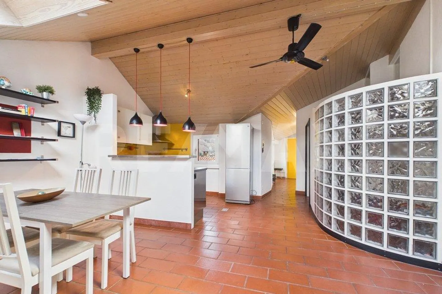 Apartment in Caslano with 3 ½ rooms 50 meters from Lake Lugano - Photo 1 of 13