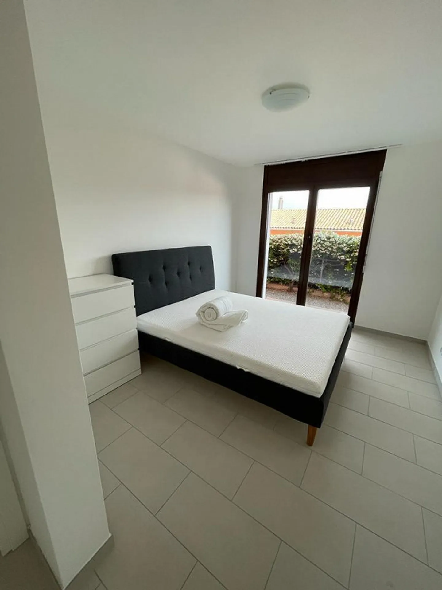 Bright 3.5 room apartment with garden in Vernate - Photo 3 of 6