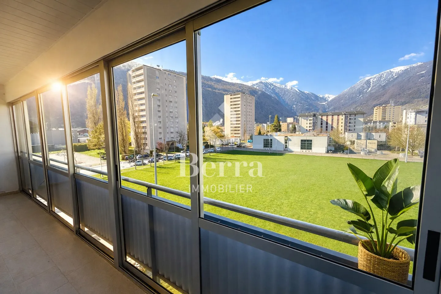 Charmantes Apartment mit Terrasse - Foto 2 von 13