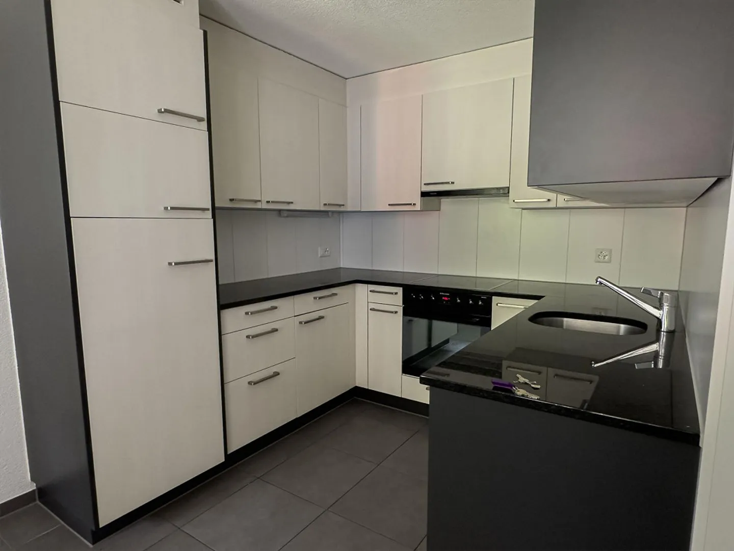 3 Room Apartment - Photo 3 of 9