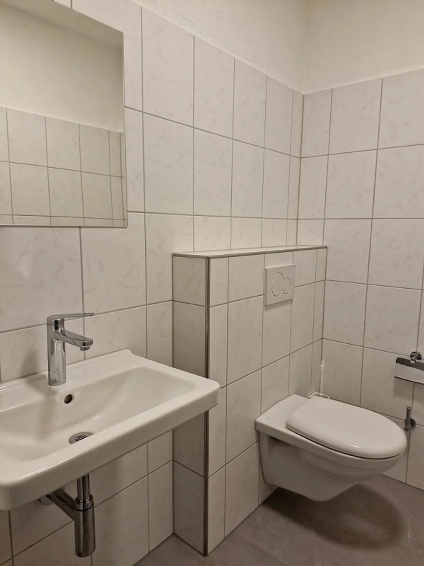 Practical workspaces for all kinds of businesses - Photo 6 of 7