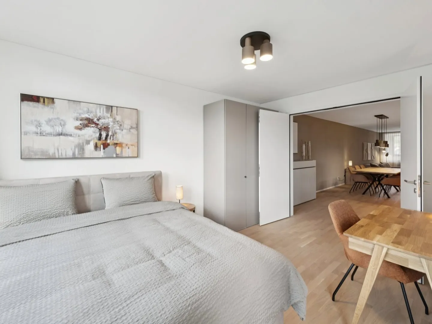 Stylish Madrid Style Apartment - Photo 9 of 13