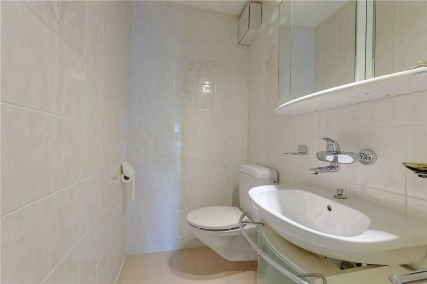 4½-Room Condominium on the 3rd Floor with Elevator and Glazed Corner Balcony - Photo 9 of 13