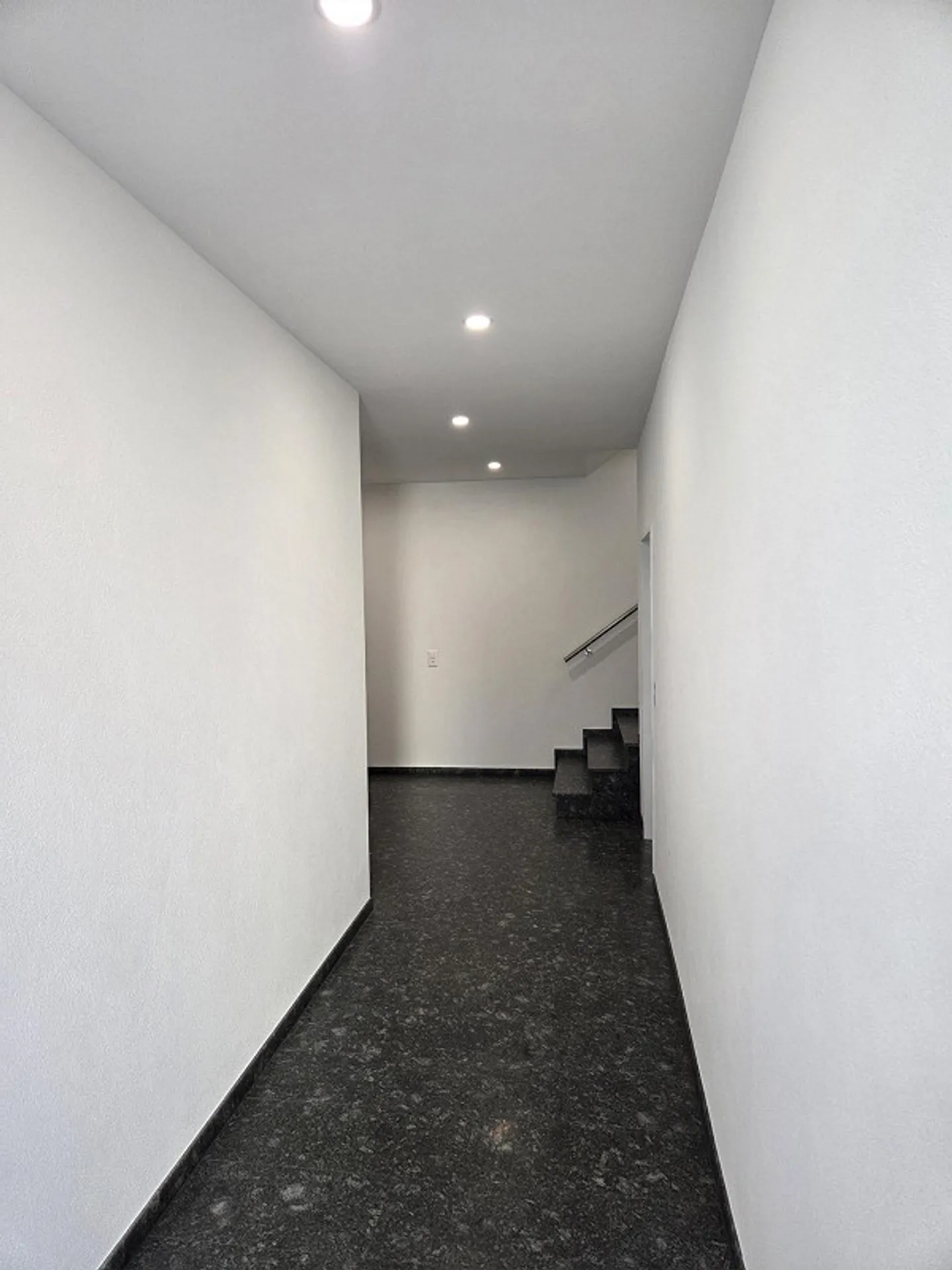 Luxurious Garden Apartment - Photo 7 of 24