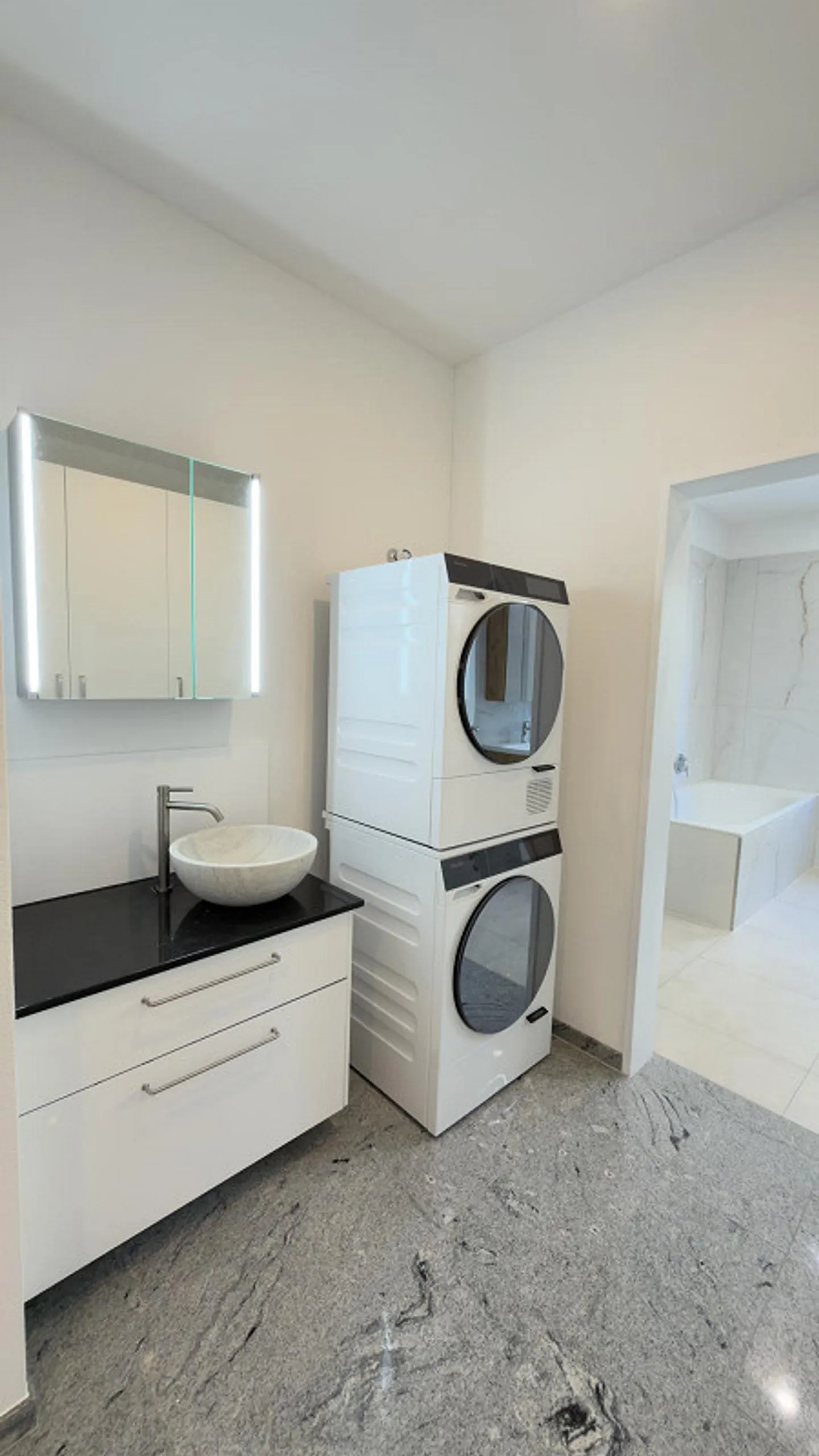 Luxurious Garden Apartment - Photo 21 of 24