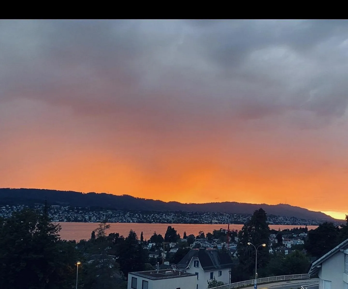 Vista da sogno sui tetti di Erlenbach ZH - Foto 3 di 13