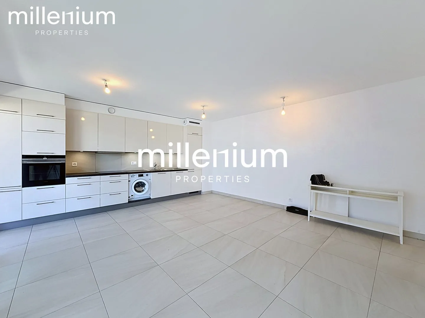 Spacious Apartment with Balcony - Photo 4 of 9