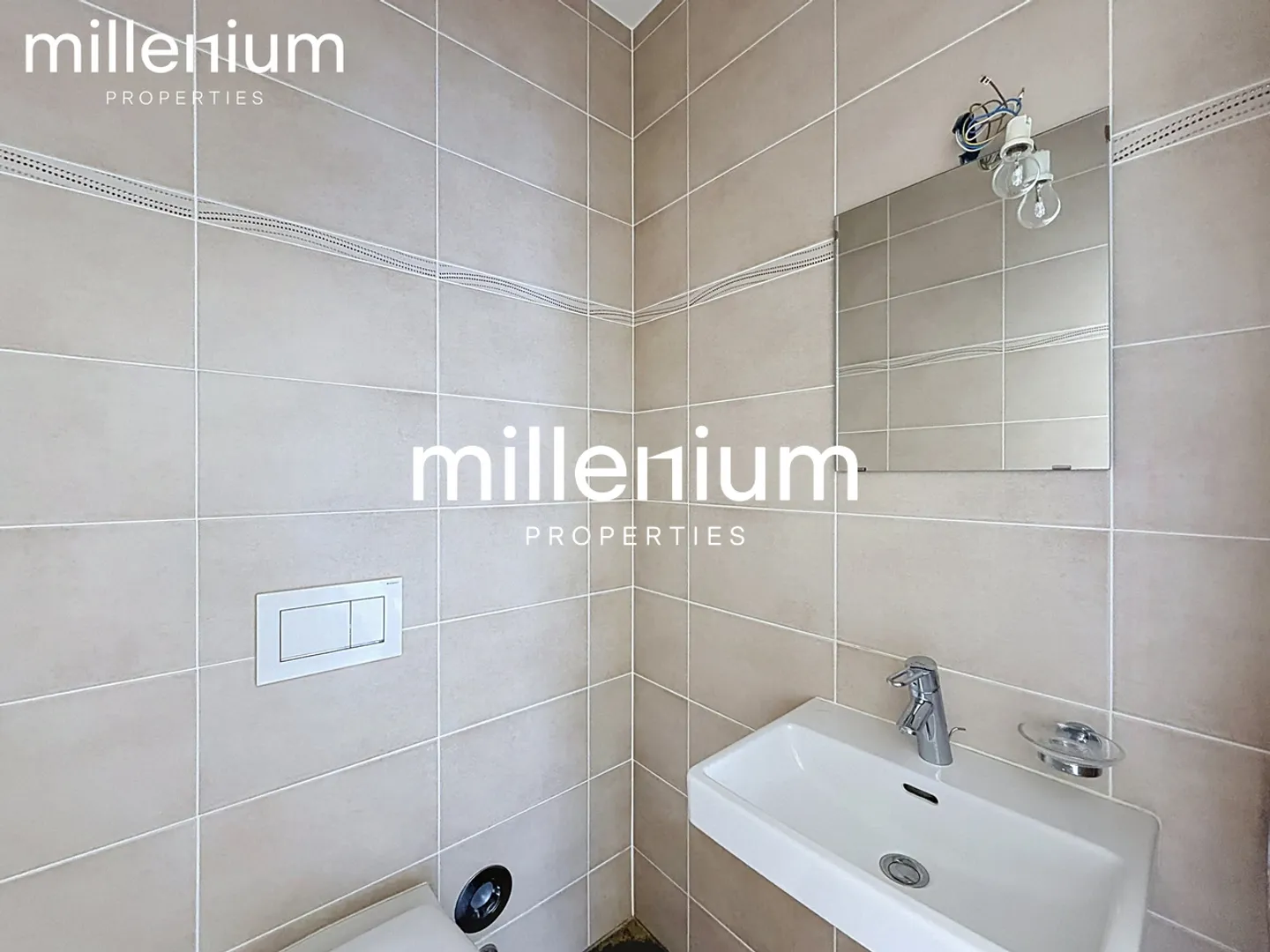Spacious Apartment with Balcony - Photo 9 of 9