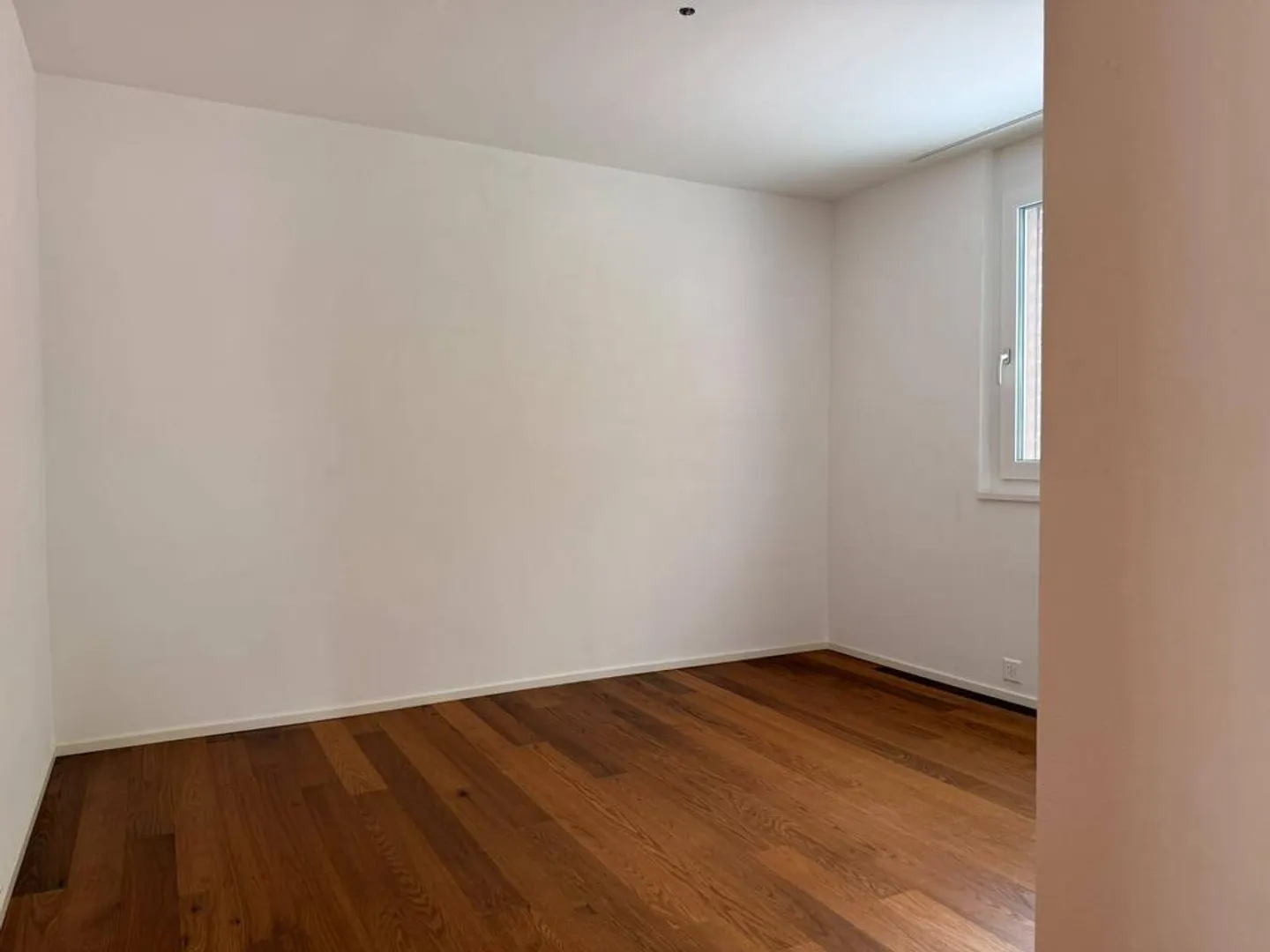 Charming and modern apartment for rent! - Photo 5 of 9