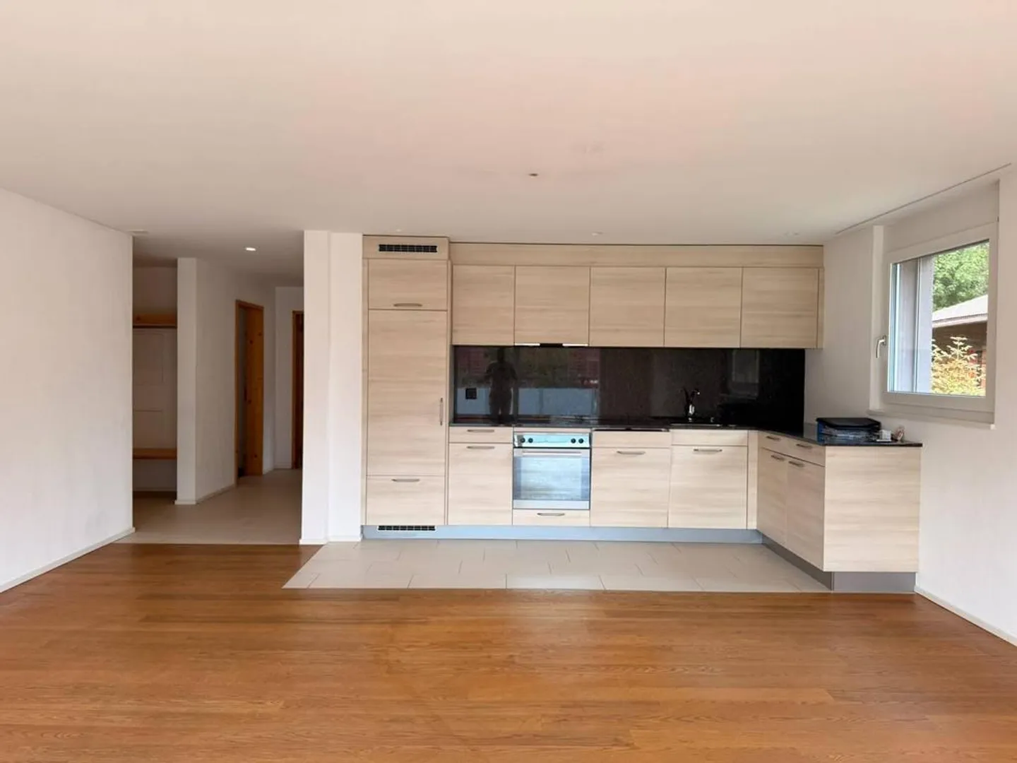 Charming and modern apartment for rent! - Photo 2 of 9