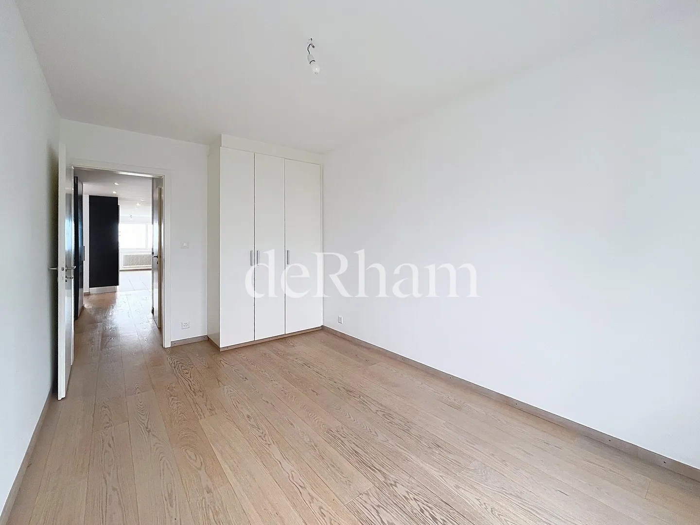 Stunning 4.5-room apartment with beautiful lake view! - Photo 9 of 13