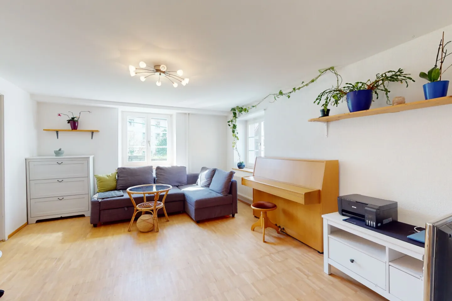 Detached multi-family house with 3 apartments & studio in Füllinsdorf - Photo 3 of 13