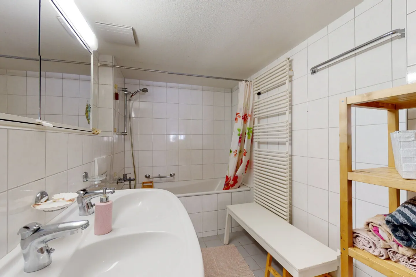 Detached multi-family house with 3 apartments & studio in Füllinsdorf - Photo 4 of 13