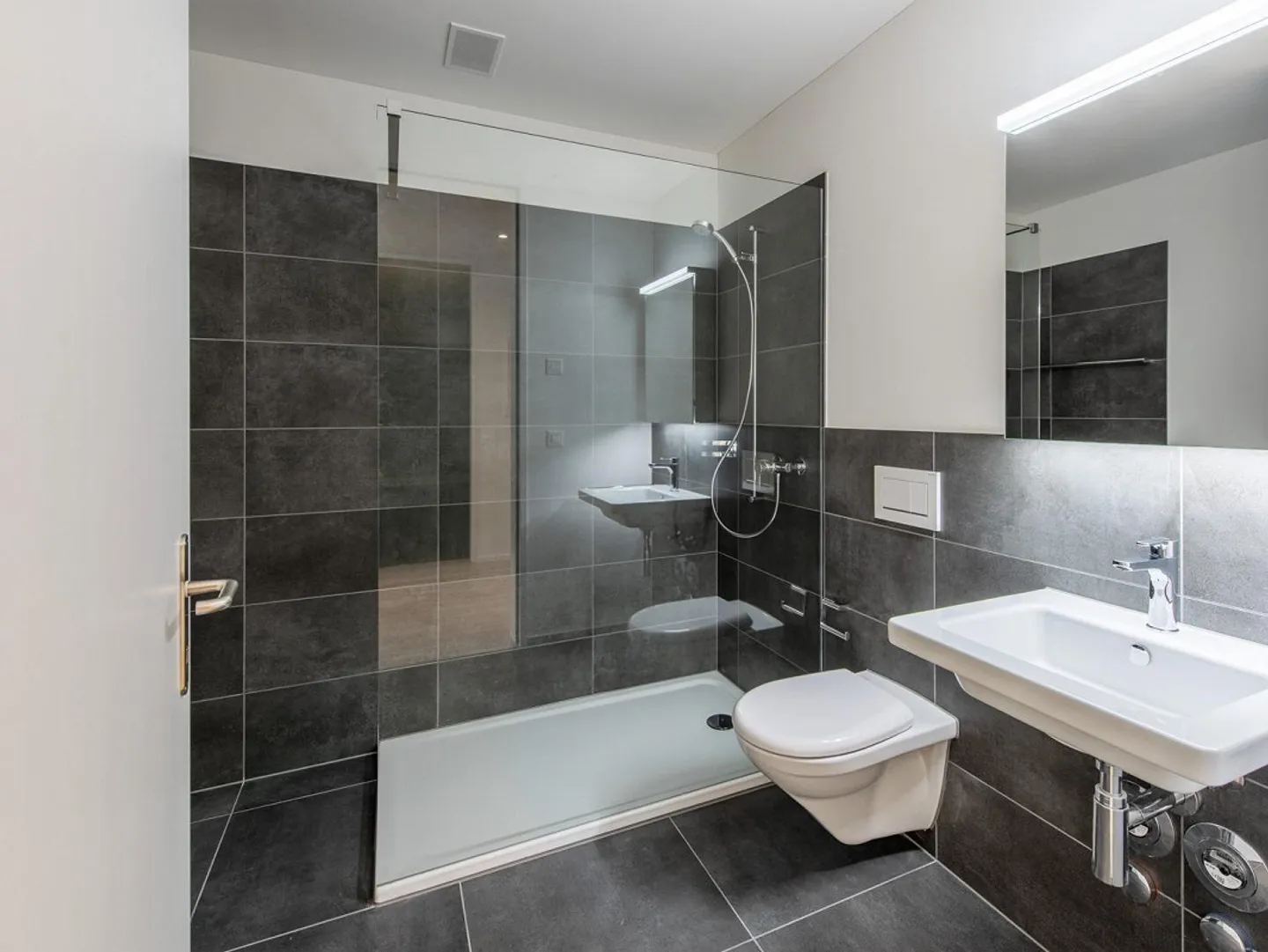 Looking for a new tenant – modern 2.5-room apartment with large terrace in the heart of Frauenfeld - Photo 3 of 5