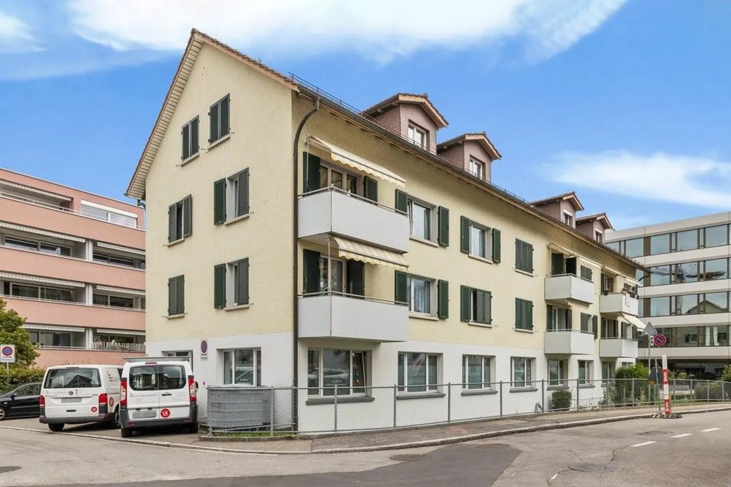 Bright apartment in the east of the city of St. Gallen - Photo 1 of 7