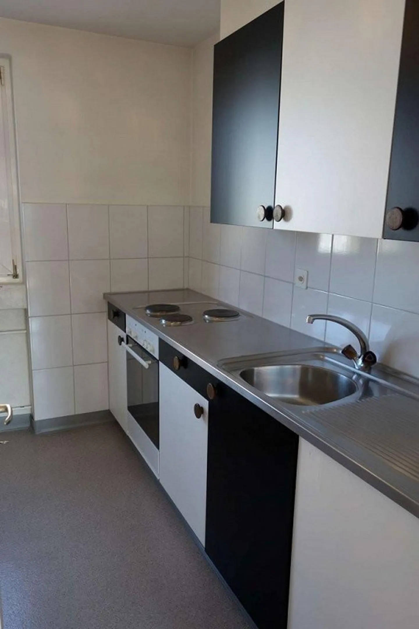 Bright apartment in the east of the city of St. Gallen - Photo 2 of 7