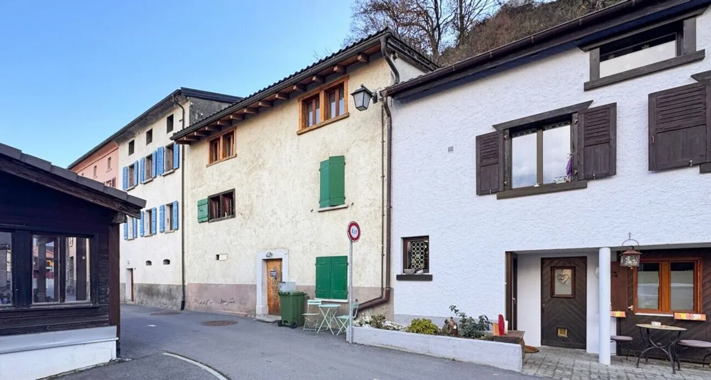Dorfhaus mit 4,5 Zimmern, über 3 Ebenen. - Foto 1 von 11