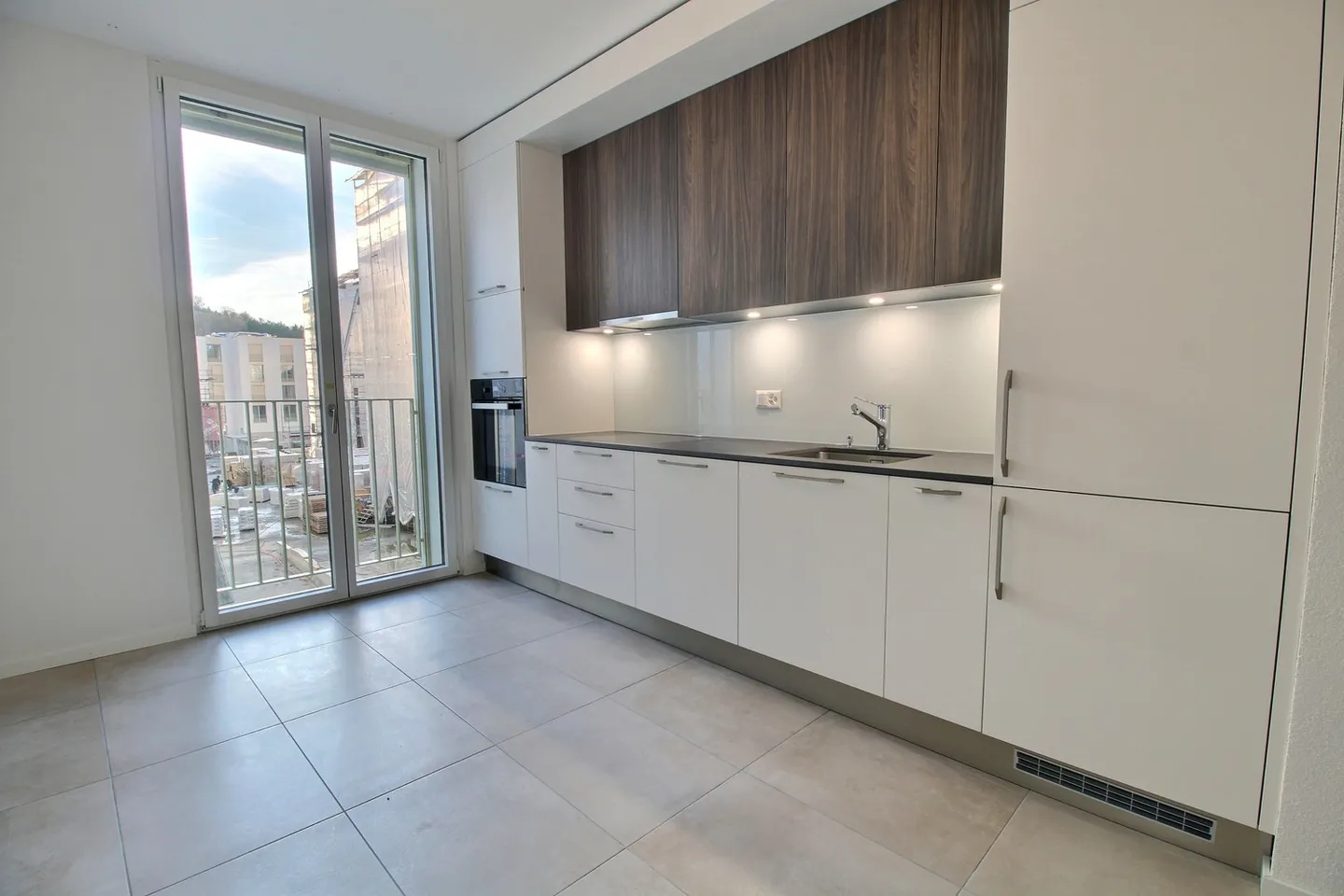 New 2.5-room apartment for rent! - Photo 4 of 9