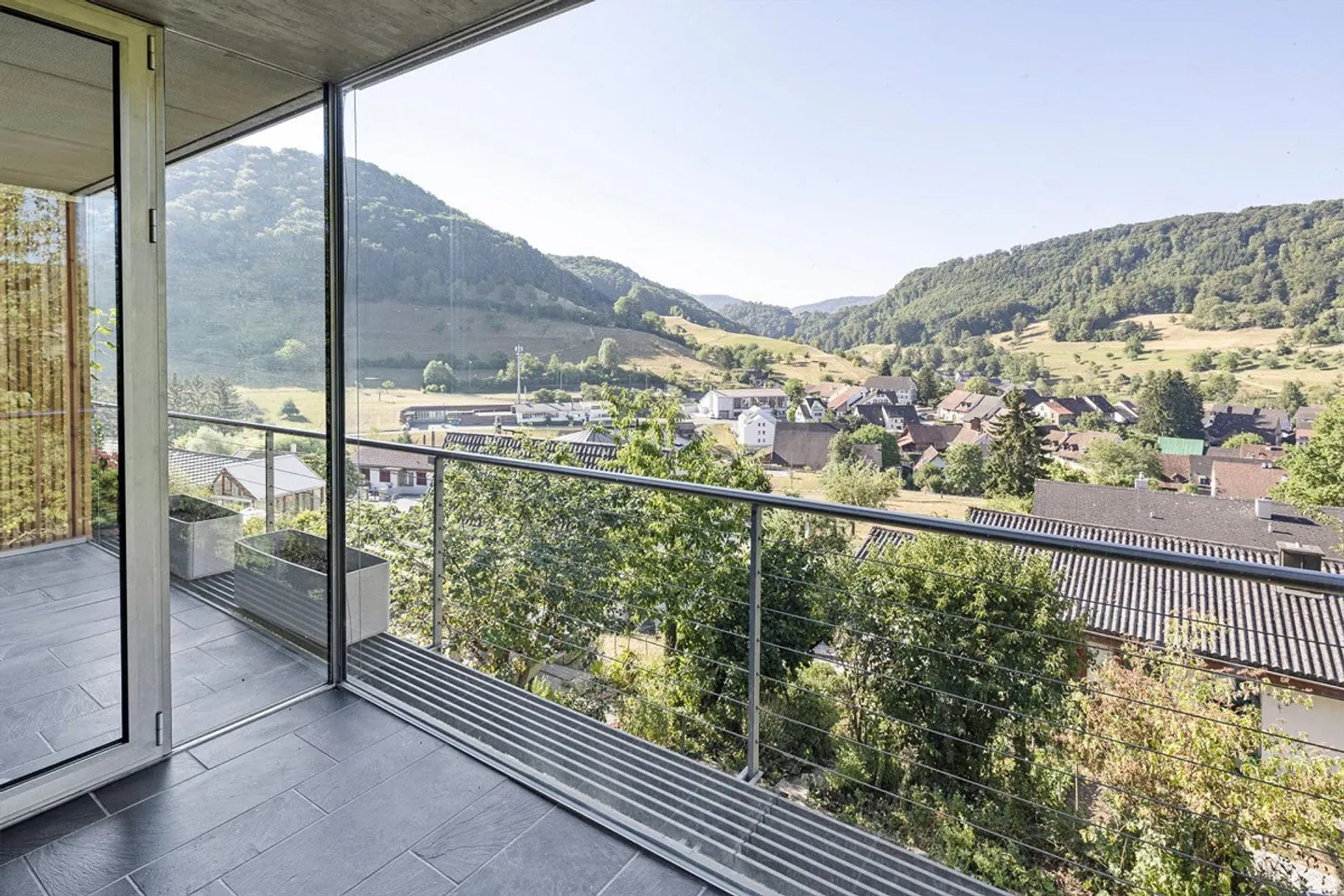 Oasi abitativa per famiglie con vista impressionante - Foto 4 di 13