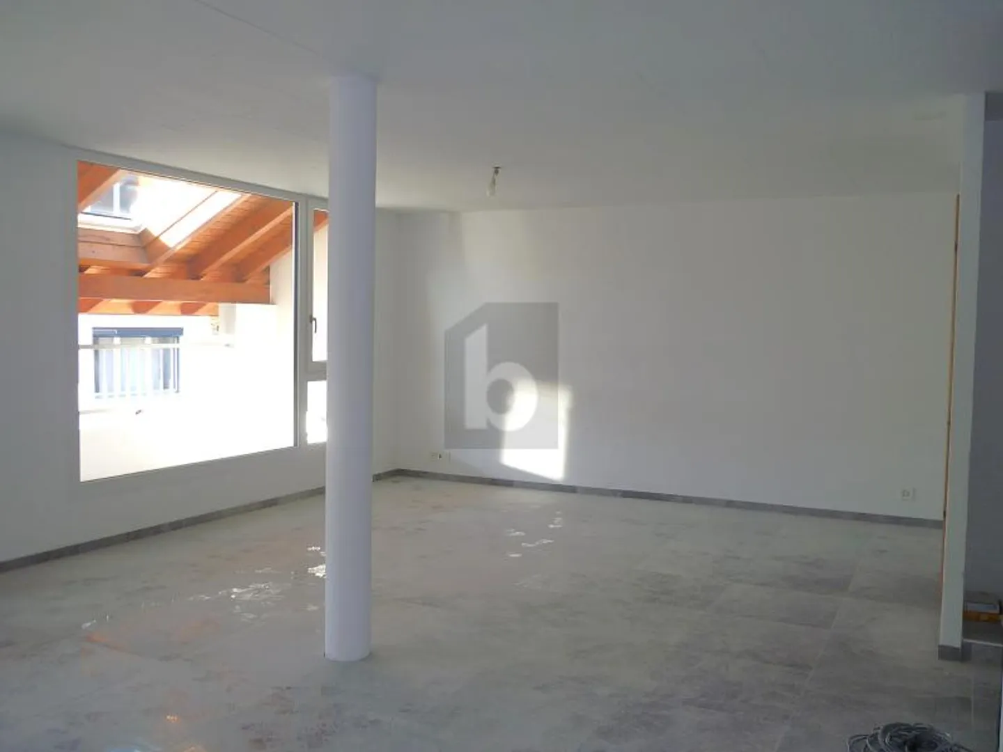 NEW, SPACIOUS AND MODERN - Photo 4 of 6