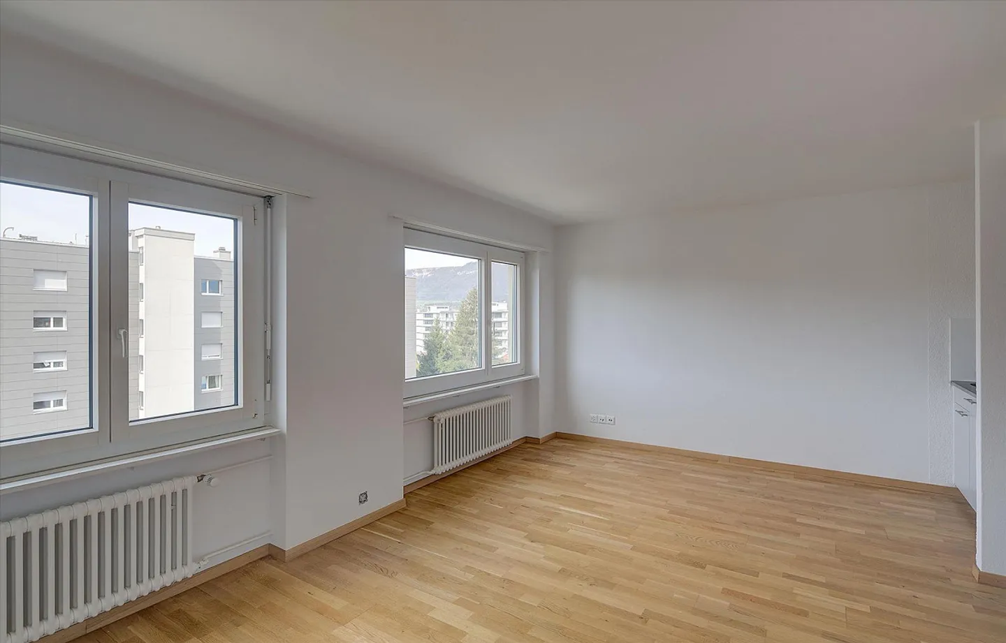 Living Near the Train Station and City - Photo 2 of 5