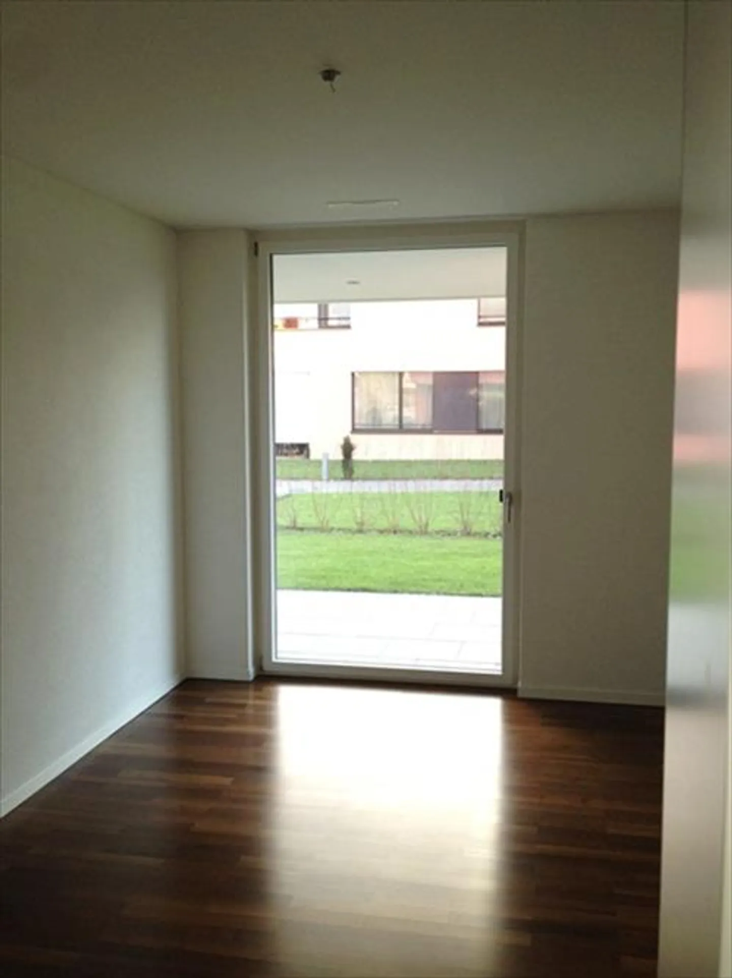 Appartement confortable avec grand espace de jardin - Photo 3 sur 5