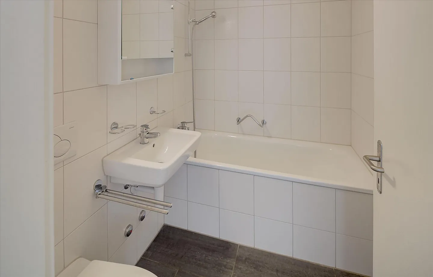 Living Near the Train Station and City - Photo 4 of 5