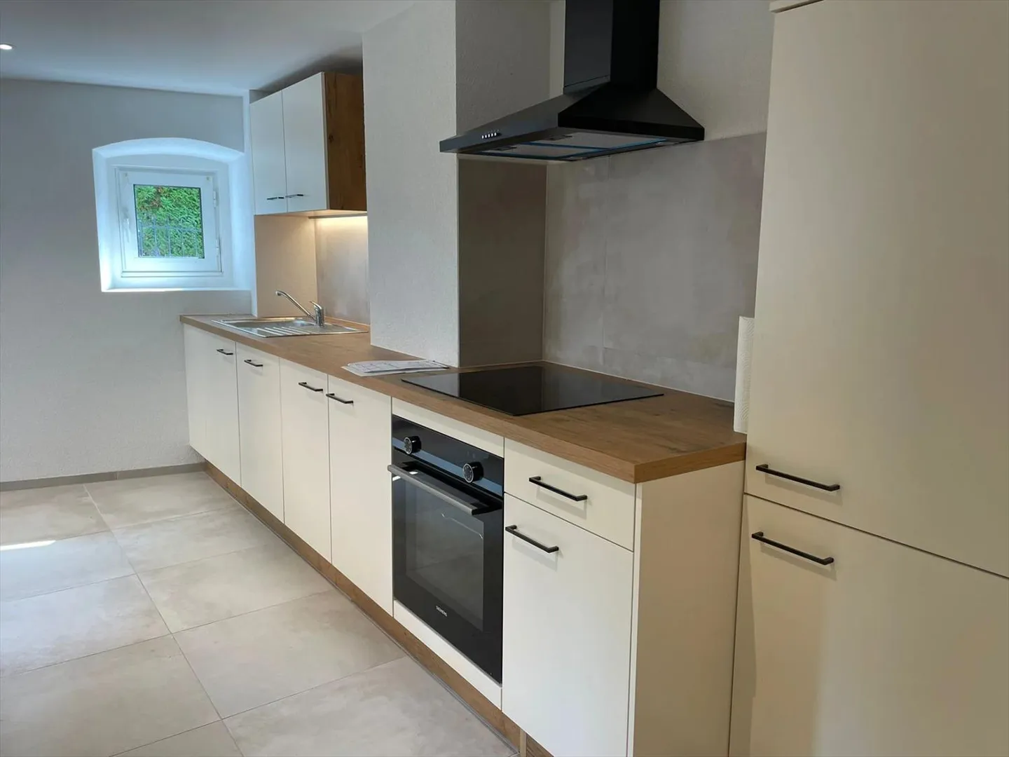 Vollständig renovierte 3,5-Zimmer-Wohnung im Erdgeschoss mit Garten. - Foto 2 von 13