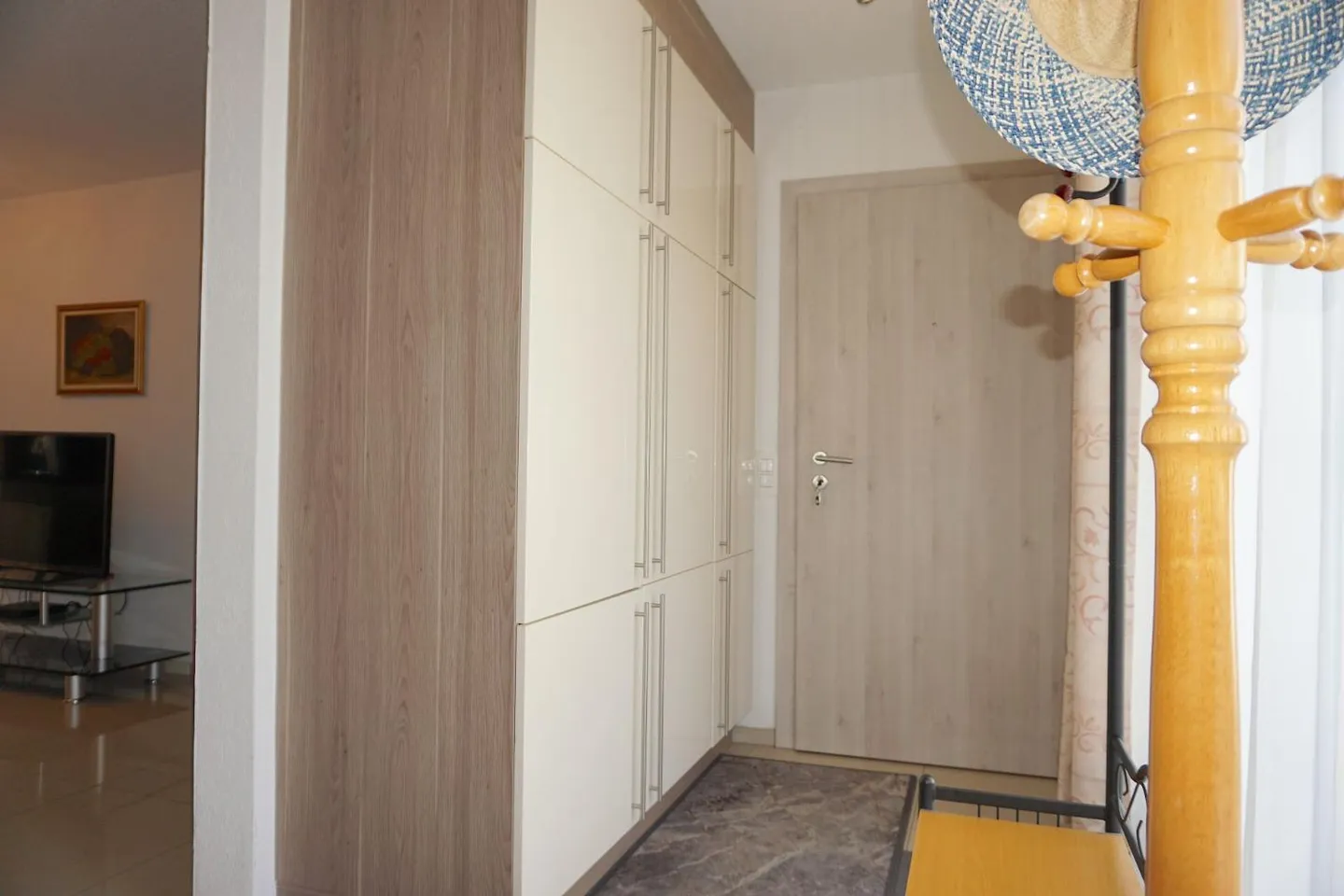 ARI-262 - Magnificent garden-level apartment with 5.5 rooms in a high-end house with 2 units - Photo 2 of 13