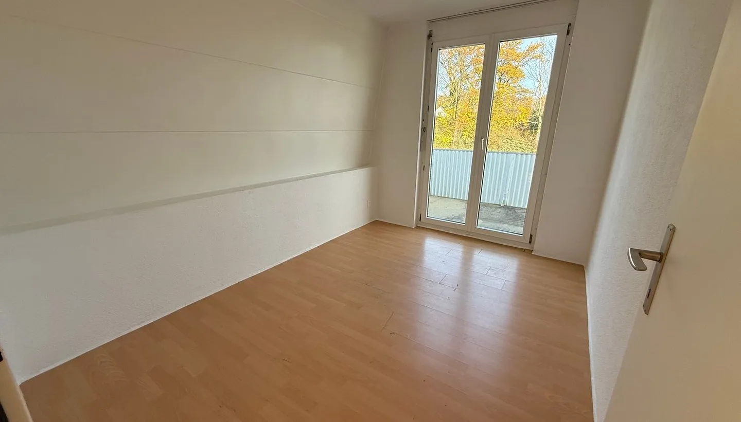3- ZIMMER WOHNUNG 75M2 1200.-,  1- ZIMMER- WHG  850.-, 6- ZIMMER 150M2 2000.- - Foto 33 von 34
