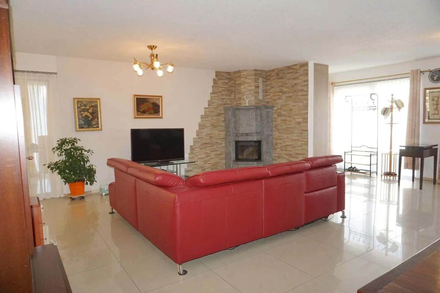 ARI-262 - Magnificent garden-level apartment with 5.5 rooms in a high-end house with 2 units - Photo 5 of 13