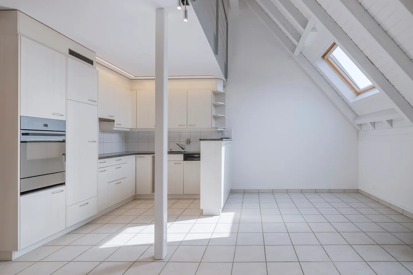 Charming Maisonette Apartment - Laupen - Photo 2 of 10