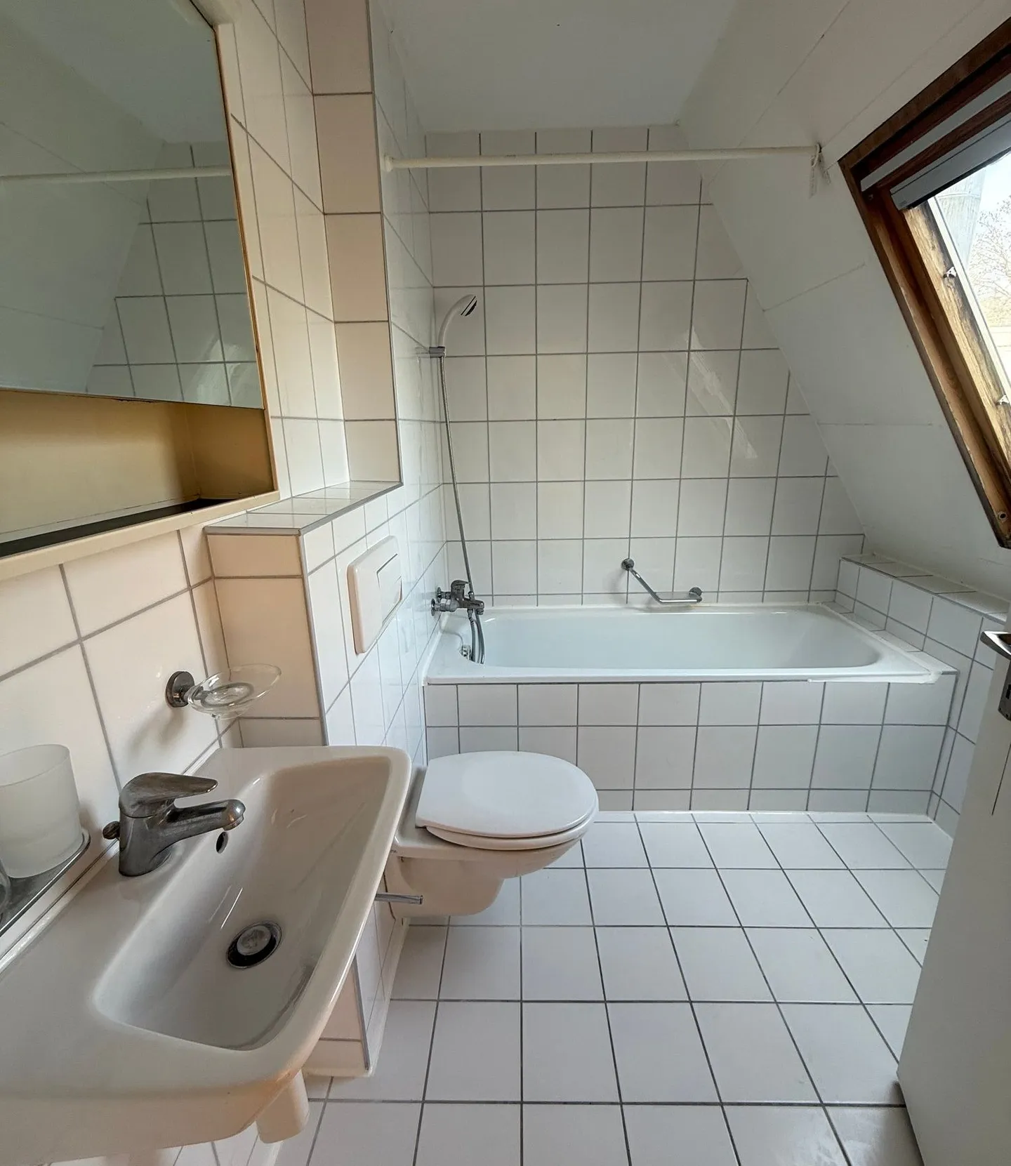 3- ZIMMER WOHNUNG 75M2 1200.-,  1- ZIMMER- WHG  850.-, 6- ZIMMER 150M2 2000.- - Foto 34 von 34