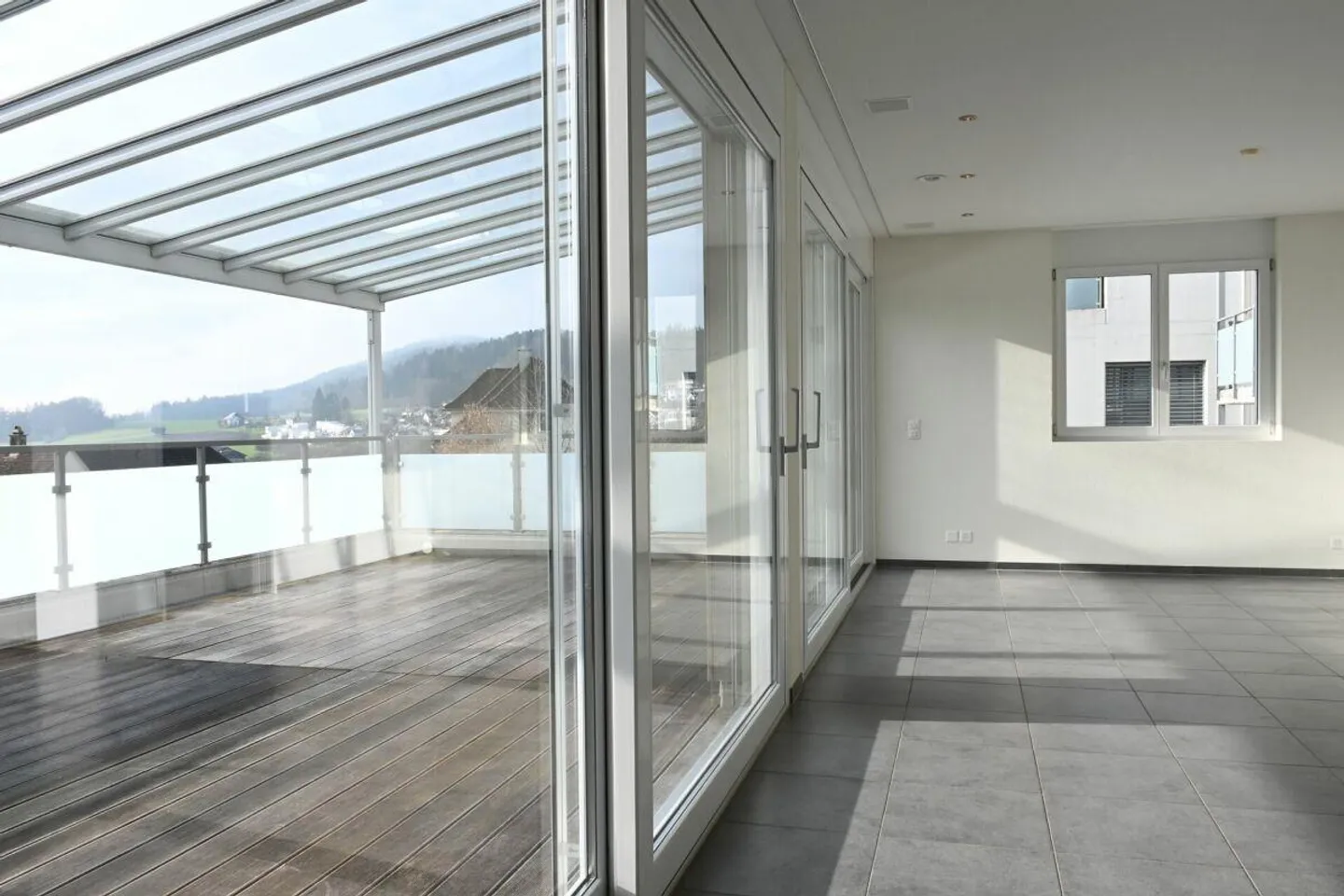 Exclusive terrace apartment with single-family home character in Zuzwil - Photo 3 of 6