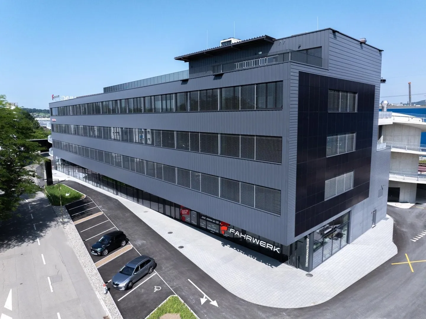 Befahrbare Erdgeschossflächen - Foto 1 von 9