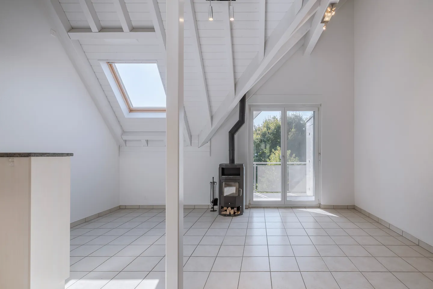 Charming Maisonette Apartment - Laupen - Photo 3 of 10