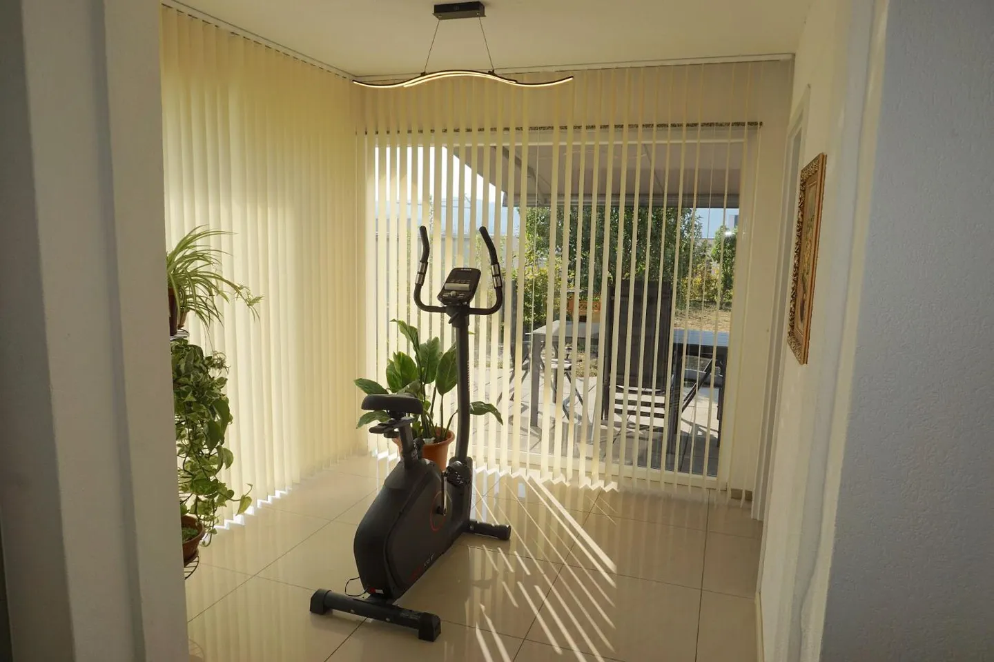 ARI-262 - Magnificent garden-level apartment with 5.5 rooms in a high-end house with 2 units - Photo 9 of 13