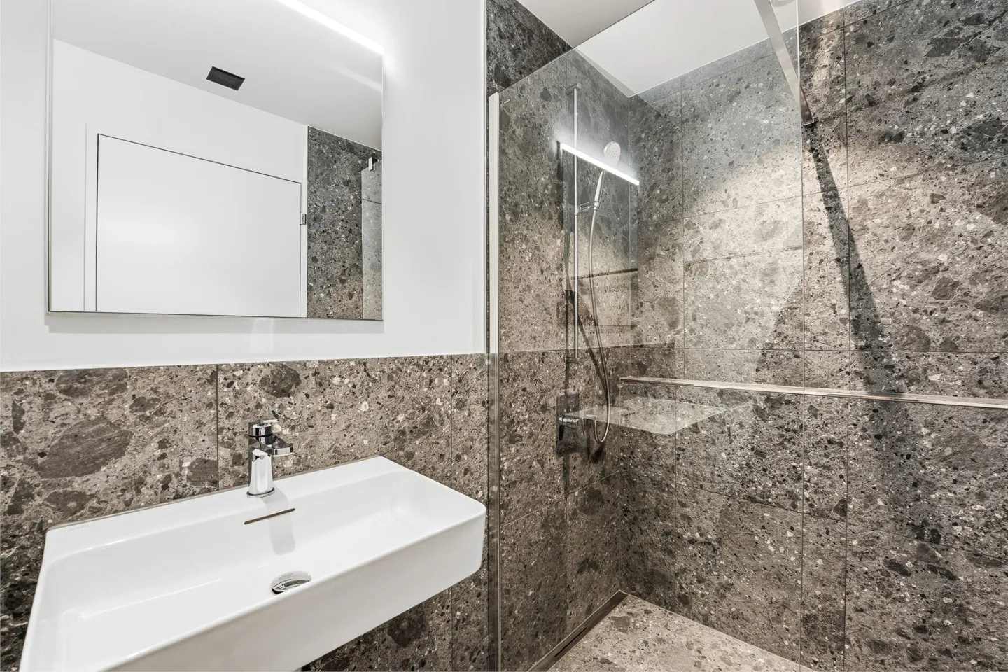 Ultimo appartamento nuovo di 3,5 locali disponibile in una zona residenziale tranquilla - Foto 8 di 13